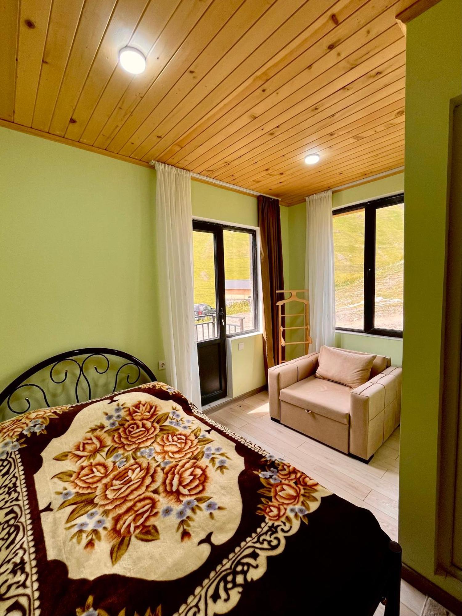 Gamarjoba Guest And Art House Hotel Ushguli Bagian luar foto