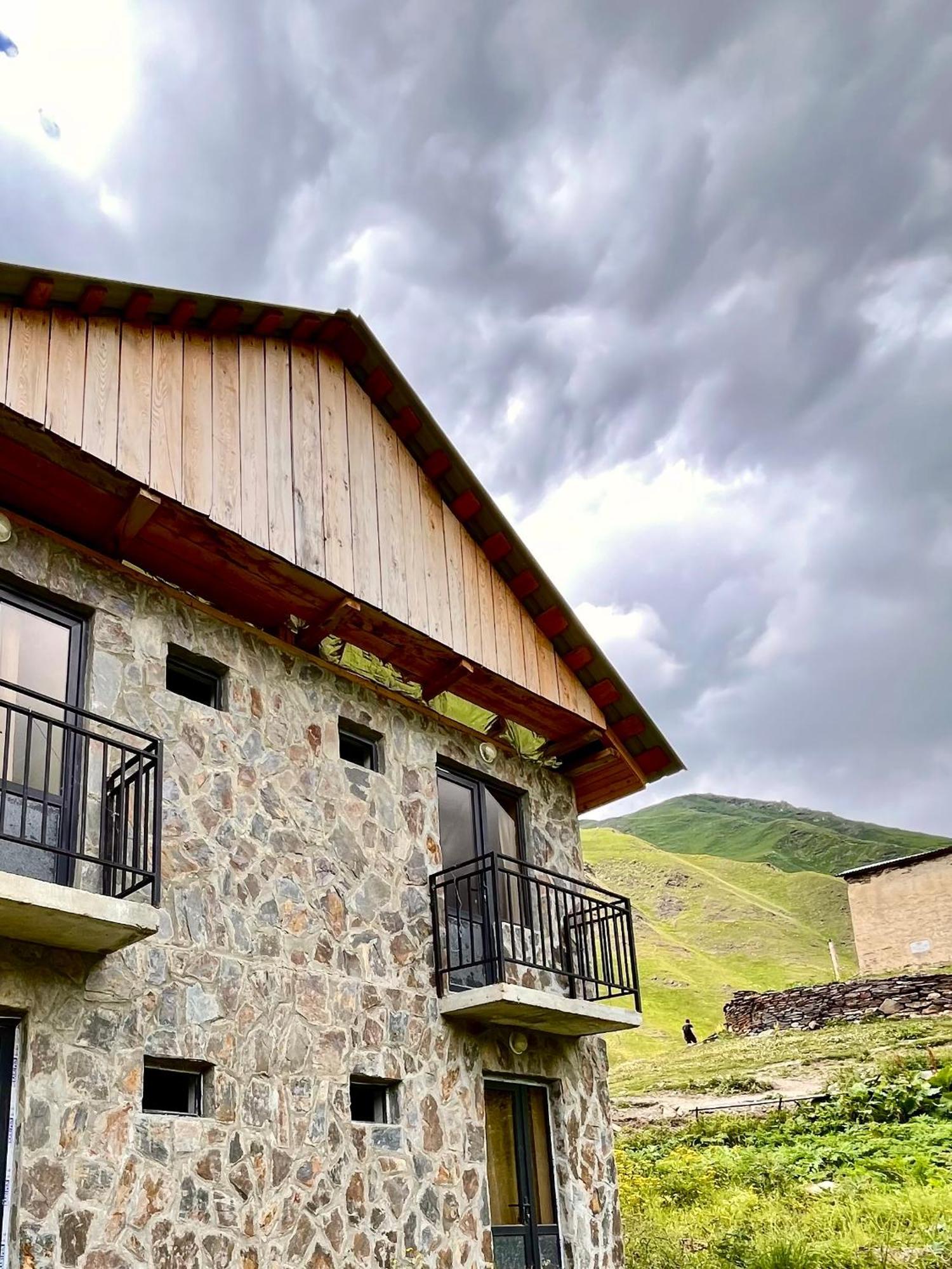 Gamarjoba Guest And Art House Hotel Ushguli Bagian luar foto